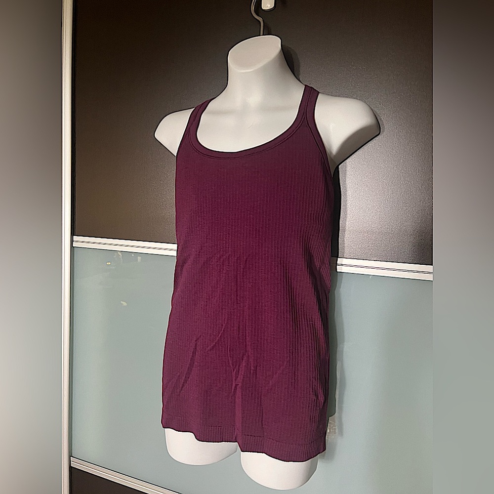 Lululemon ribbed inside support top